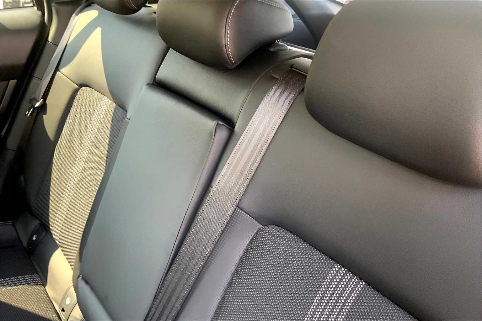 2025 Mazda CX-50 2.5 S Premium Package Image 8 of 20