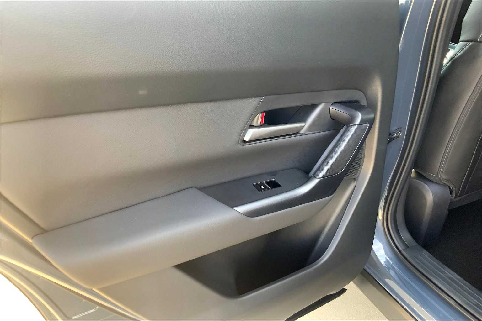 2025 Mazda CX-50 2.5 S Premium Package Image 15 of 20