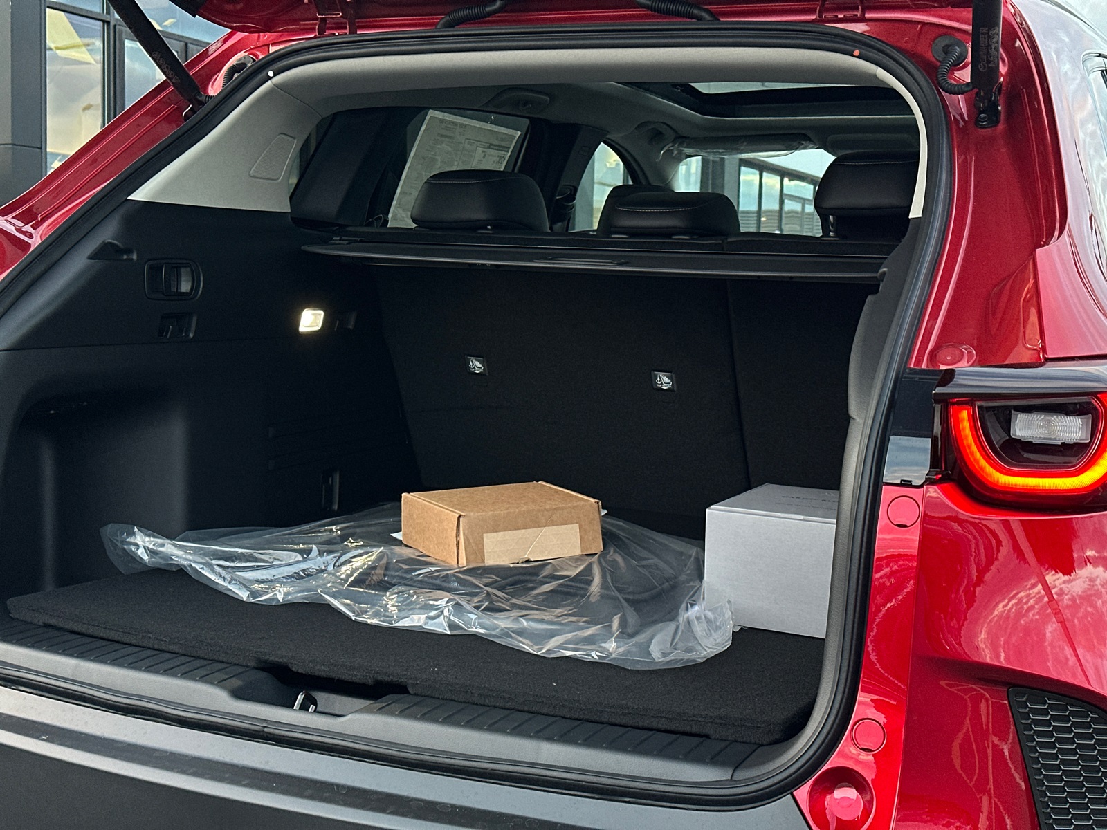 2025 Mazda CX-50 2.5 S Premium Package Image 7 of 37