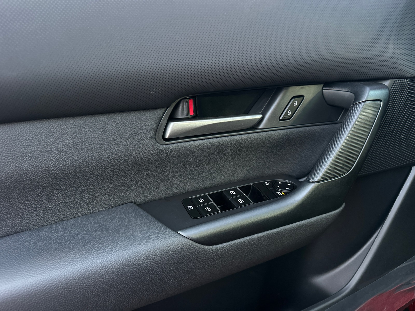 2025 Mazda CX-50 2.5 S Premium Package Image 23 of 37