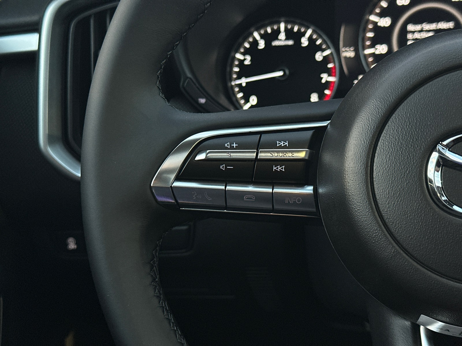 2025 Mazda CX-50 2.5 S Premium Package Image 17 of 37