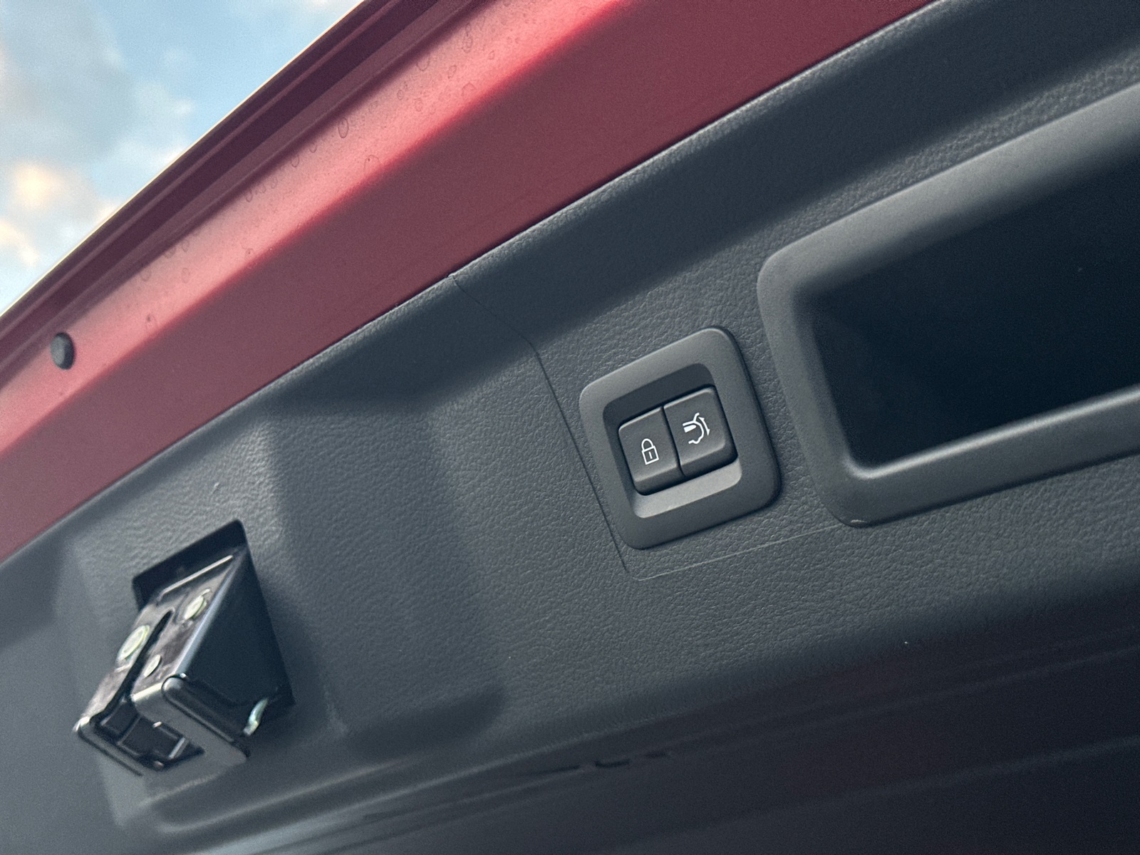 2025 Mazda CX-50 2.5 S Premium Package Image 34 of 37