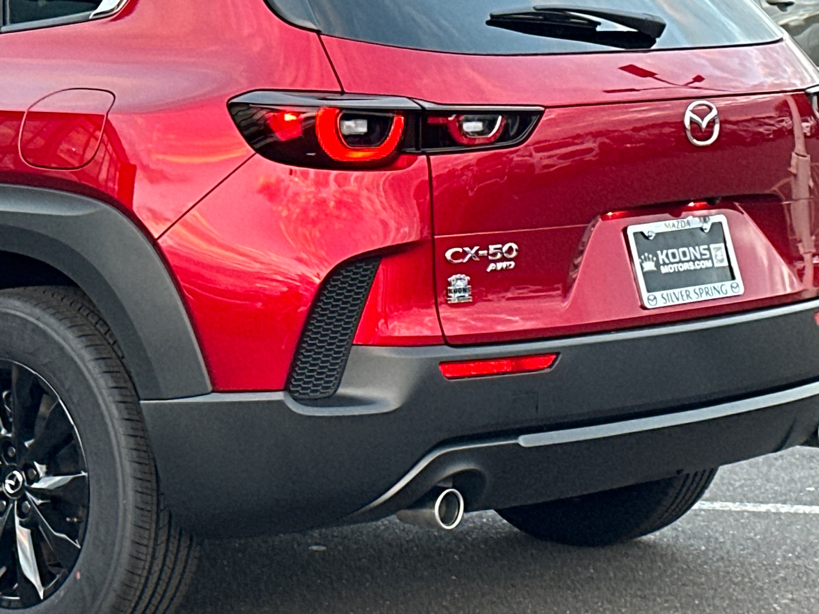 2025 Mazda CX-50 2.5 S Premium Package Image 6 of 37