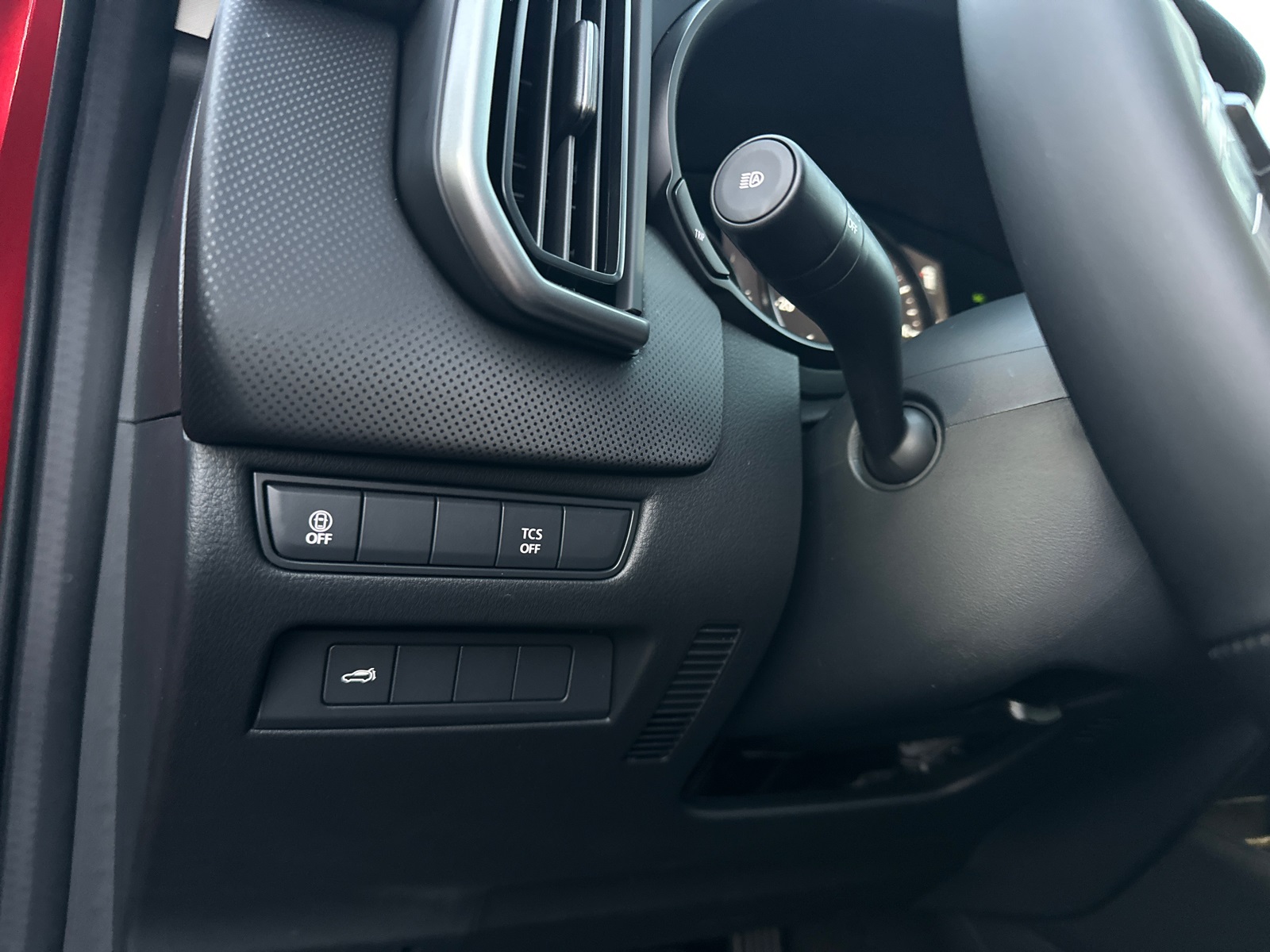 2025 Mazda CX-50 2.5 S Premium Package Image 26 of 37