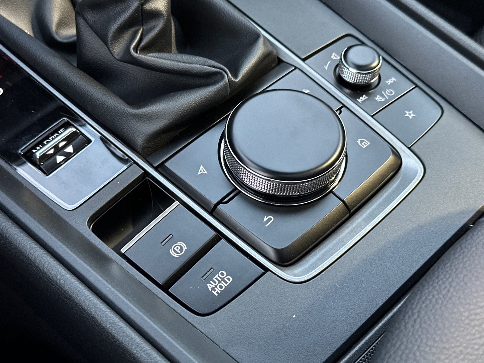 2025 Mazda CX-50 2.5 S Premium Package Image 22 of 37