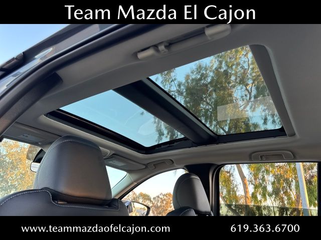 2025 Mazda CX-50 2.5 S Premium Package Image 15 of 24