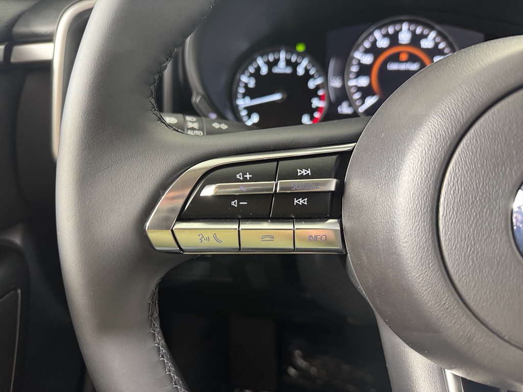 Vehicle image 16 of 32
