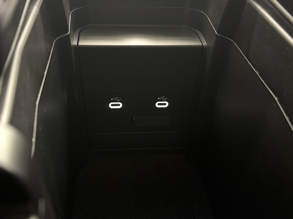 Vehicle image 25 of 32