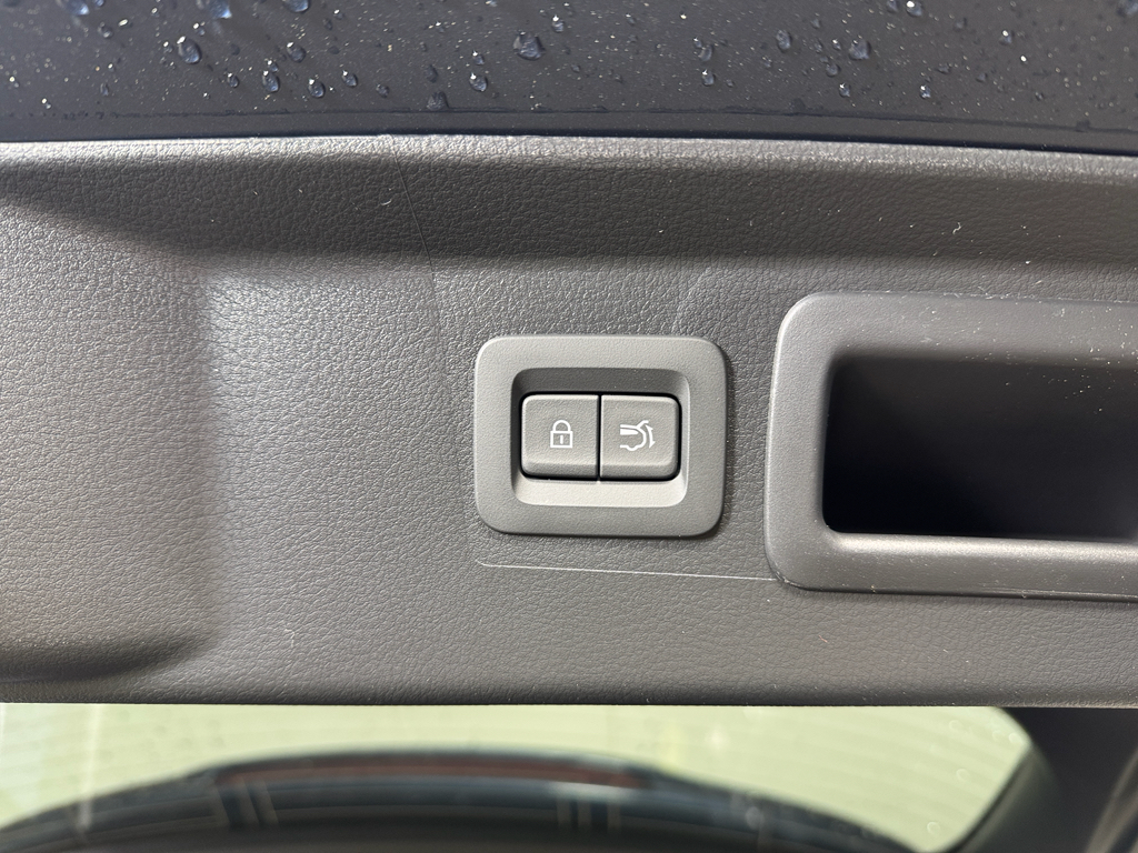 Vehicle image 12 of 32
