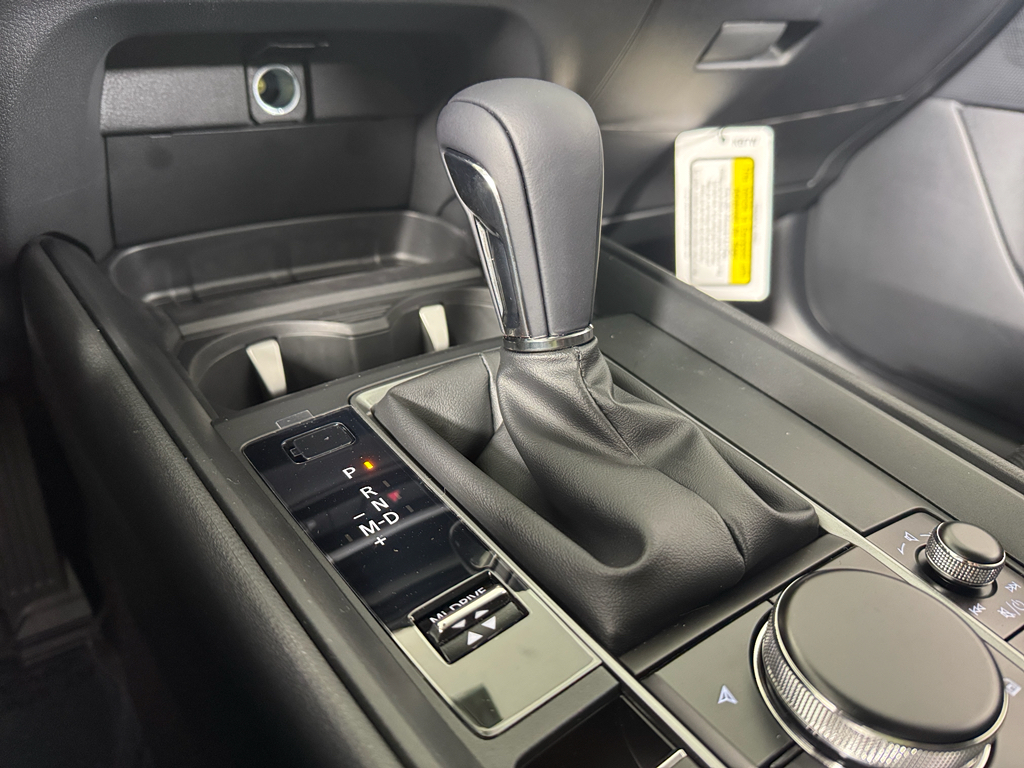 Vehicle image 26 of 32