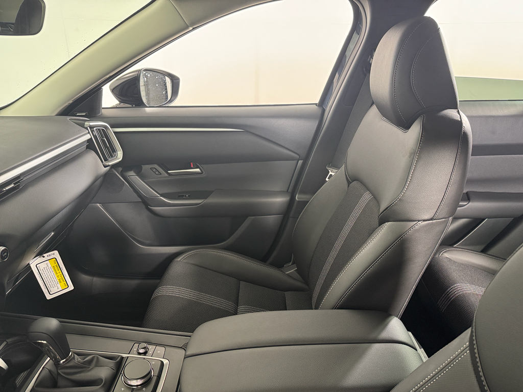 Vehicle image 14 of 32