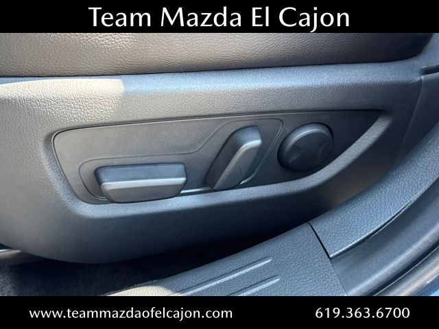 2025 Mazda CX-50 2.5 S Premium Package Image 16 of 24