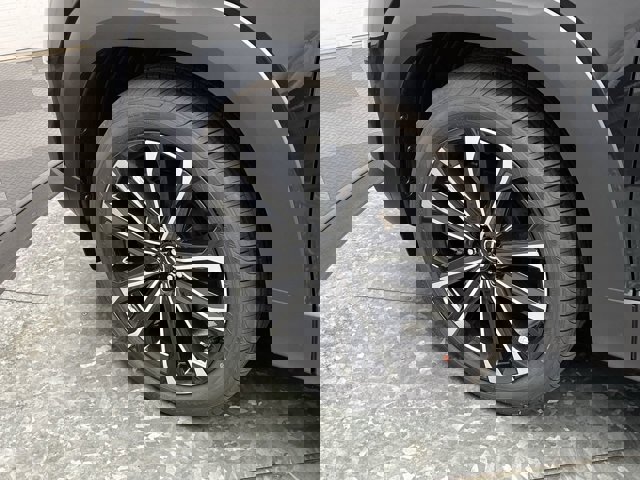 Vehicle image 11 of 39