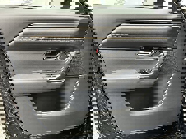 Vehicle image 25 of 39