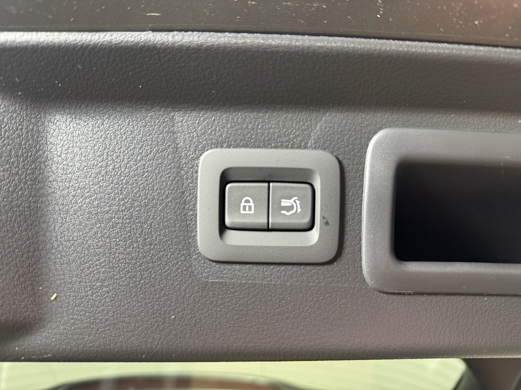 Vehicle image 12 of 33