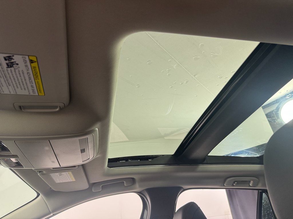 Vehicle image 15 of 33