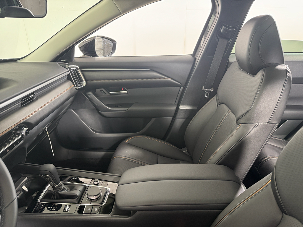 Vehicle image 14 of 33