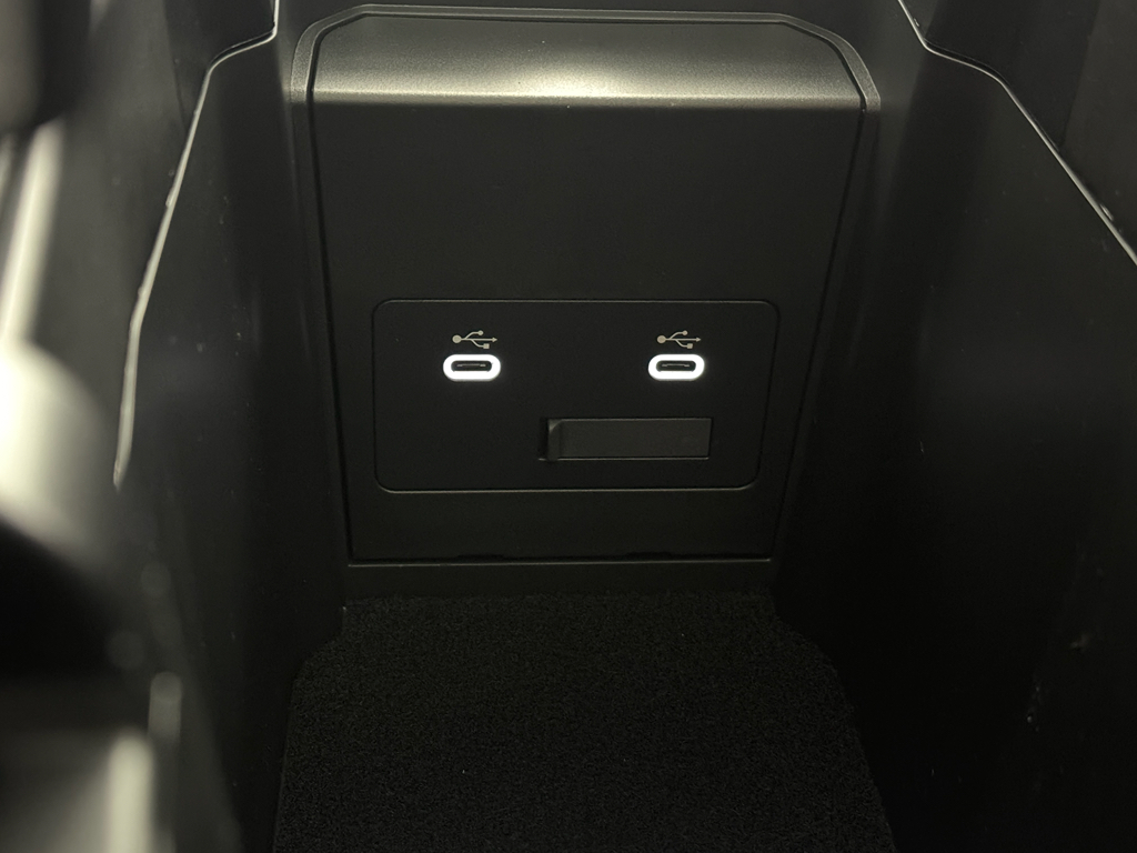 Vehicle image 25 of 33