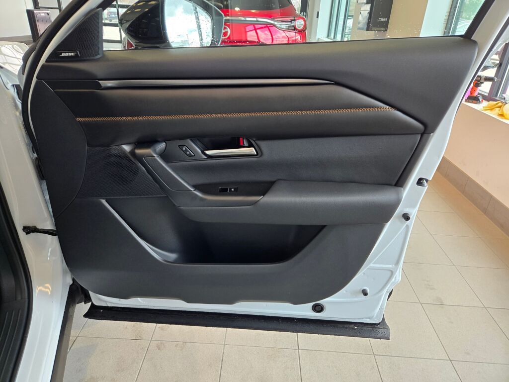 2025 Mazda CX-50 2.5 S Premium Plus Package Image 22 of 31