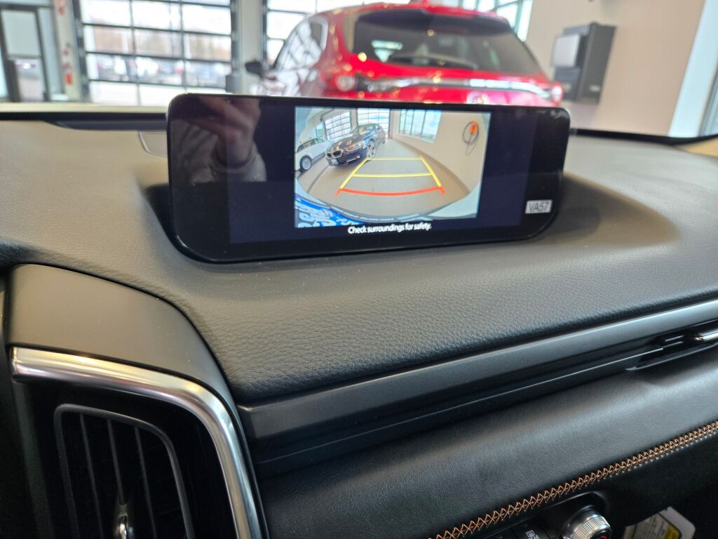 2025 Mazda CX-50 2.5 S Premium Plus Package Image 15 of 31