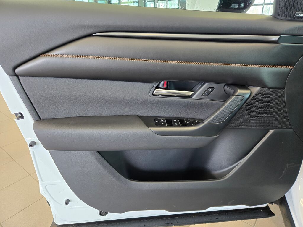 2025 Mazda CX-50 2.5 S Premium Plus Package Image 20 of 31