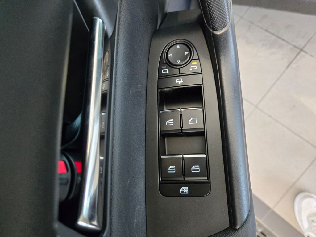 2025 Mazda CX-50 2.5 S Premium Plus Package Image 25 of 31