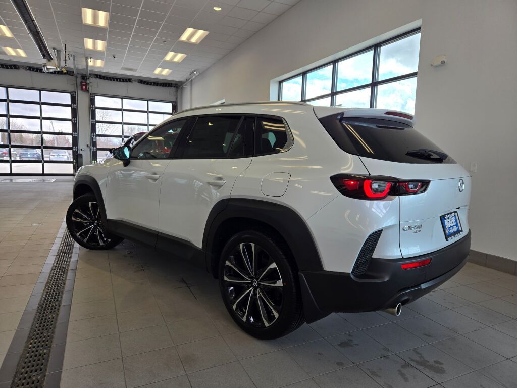 2025 Mazda CX-50 2.5 S Premium Plus Package Image 2 of 31