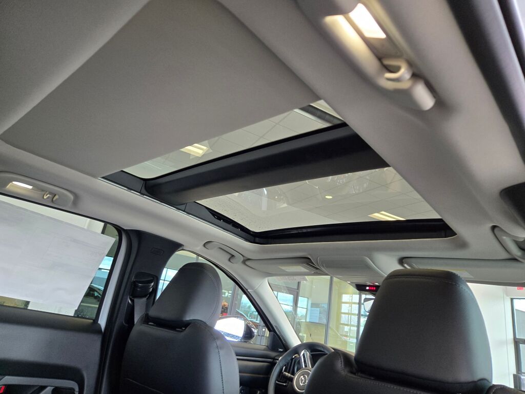 2025 Mazda CX-50 2.5 S Premium Plus Package Image 27 of 31