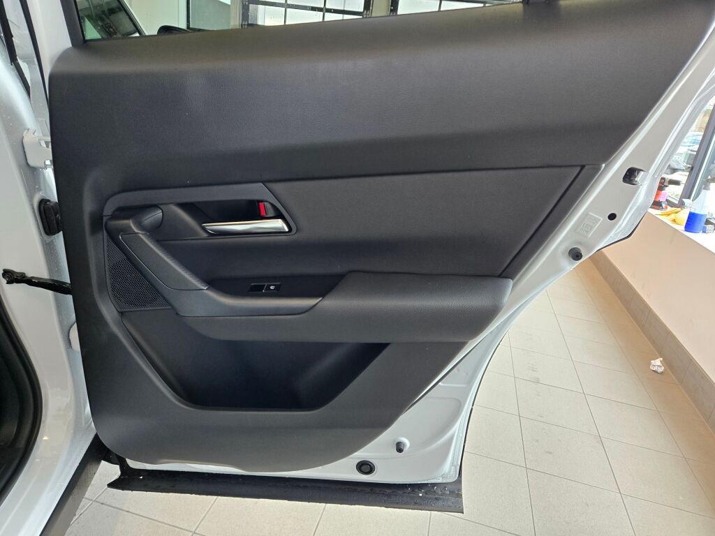2025 Mazda CX-50 2.5 S Premium Plus Package Image 21 of 31