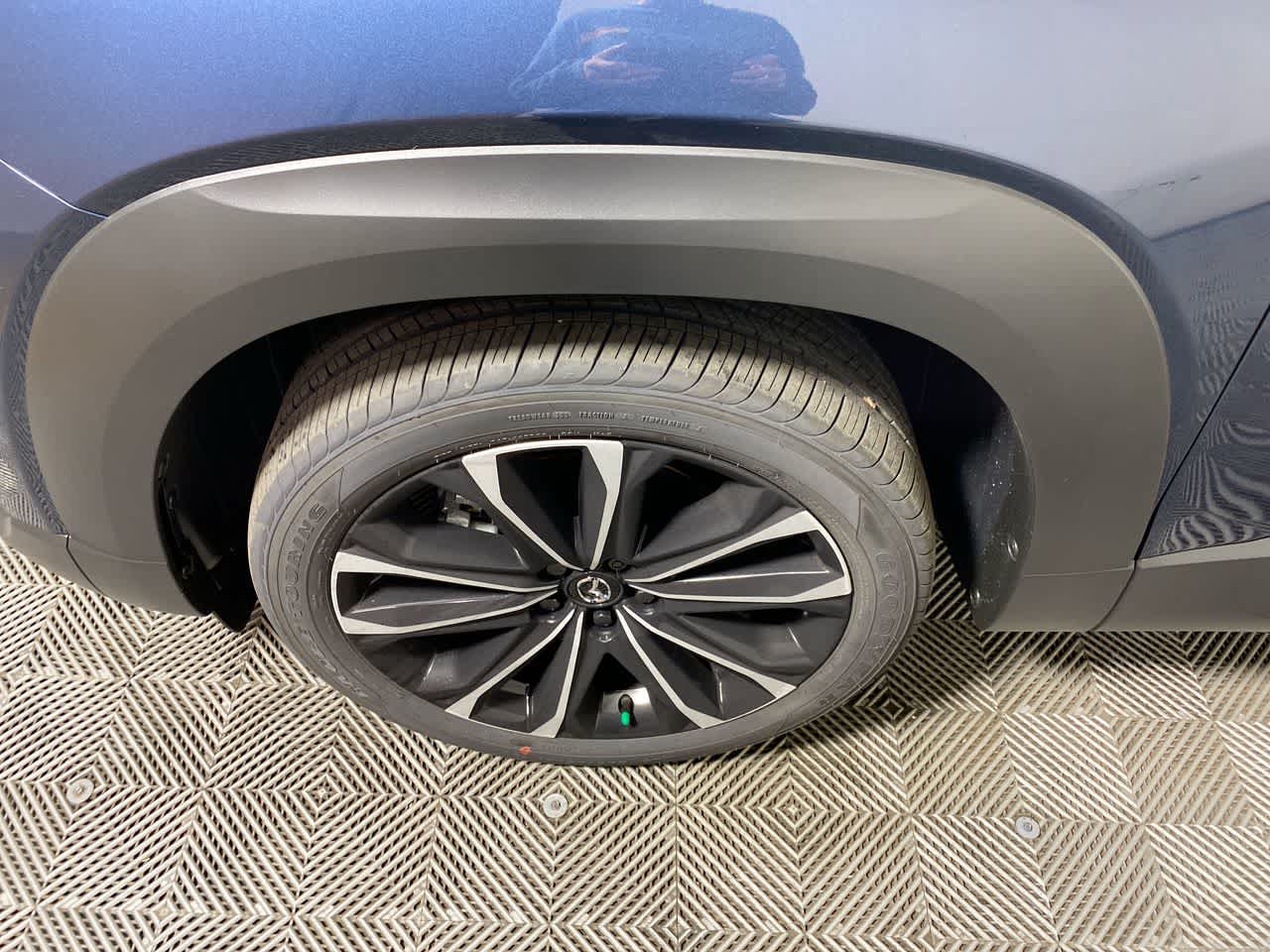 Vehicle image 10 of 29