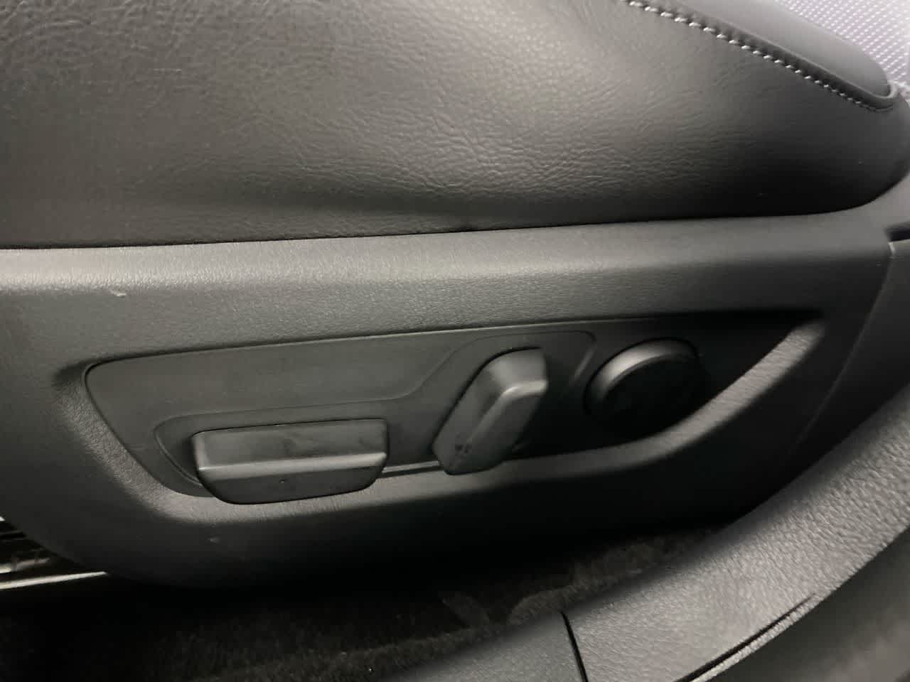 Vehicle image 14 of 29