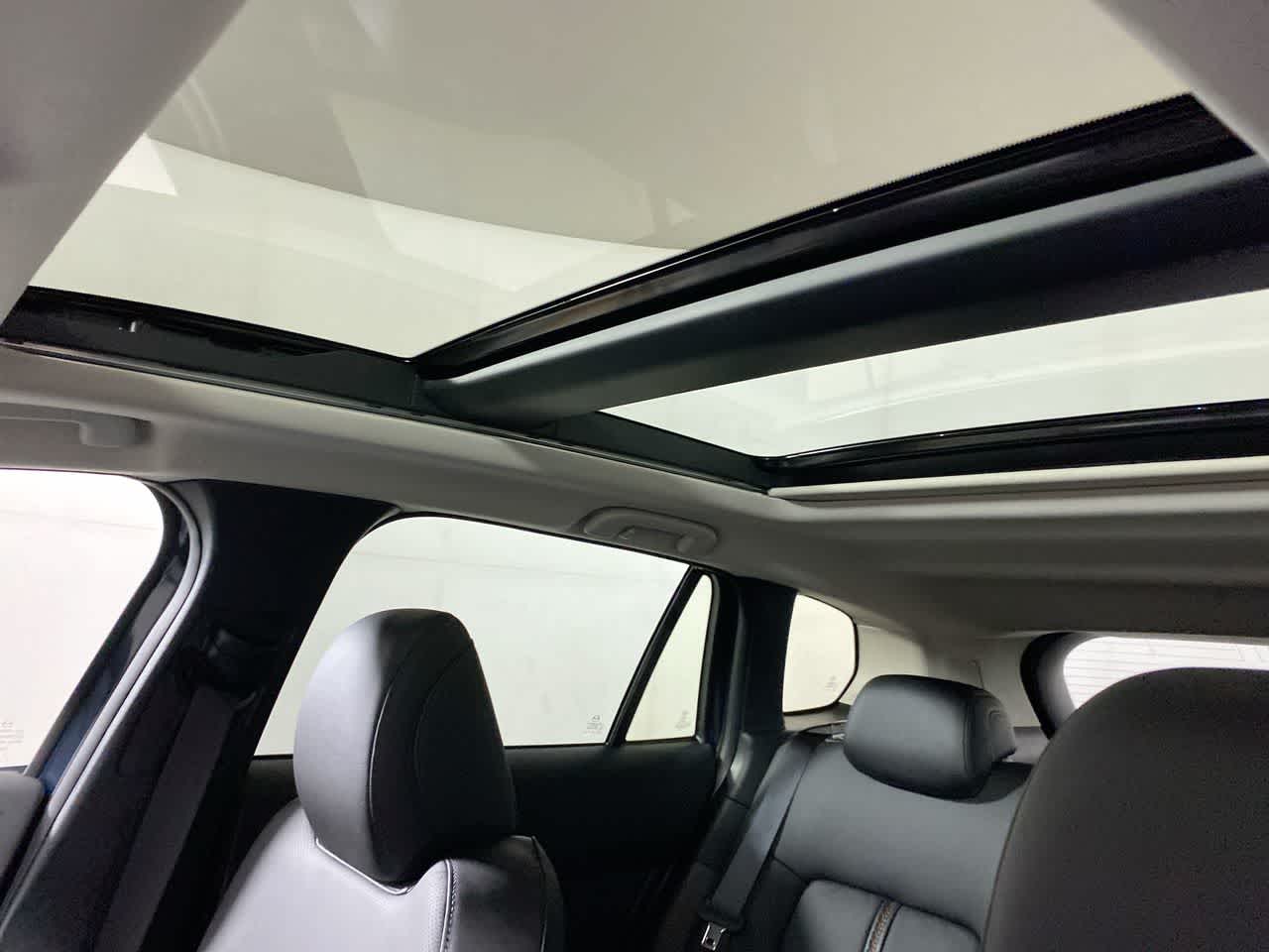 Vehicle image 25 of 29