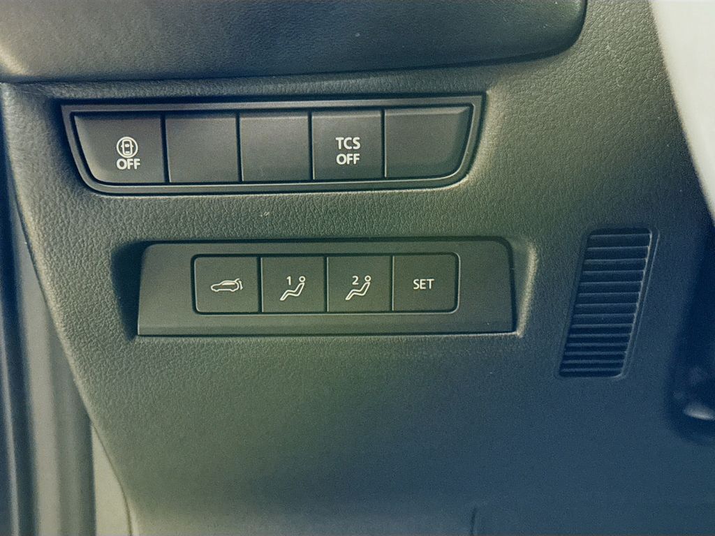 Vehicle image 10 of 31