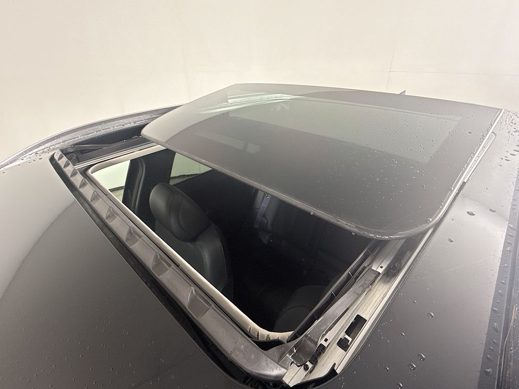 Vehicle image 21 of 31