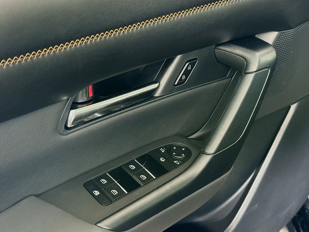 Vehicle image 16 of 31