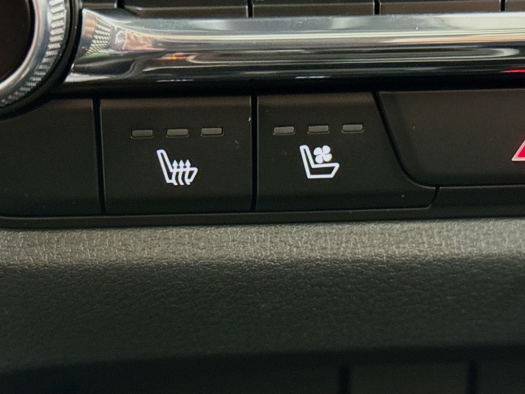 Vehicle image 19 of 31