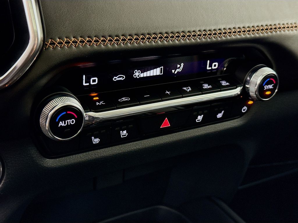 Vehicle image 14 of 31