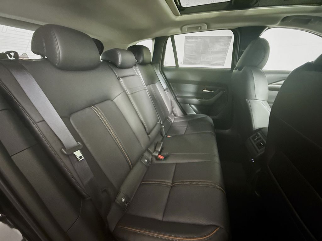 Vehicle image 26 of 31