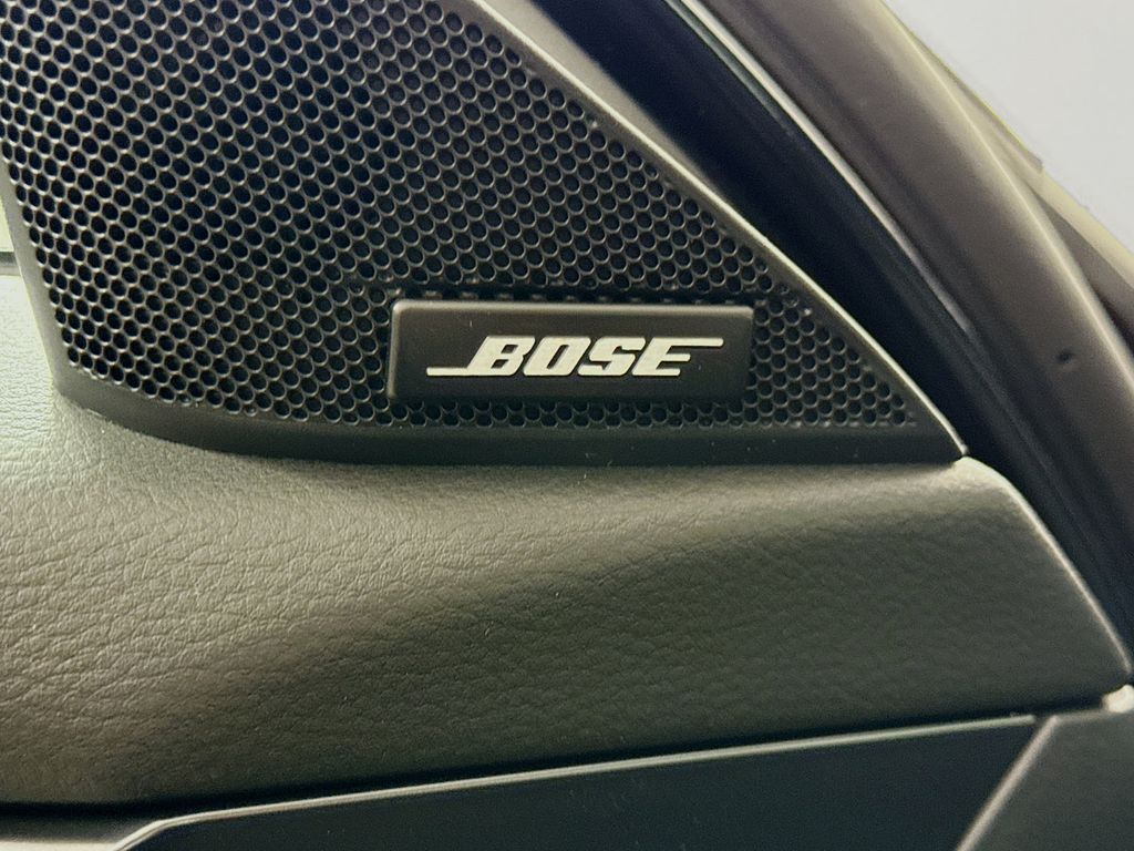 Vehicle image 17 of 31
