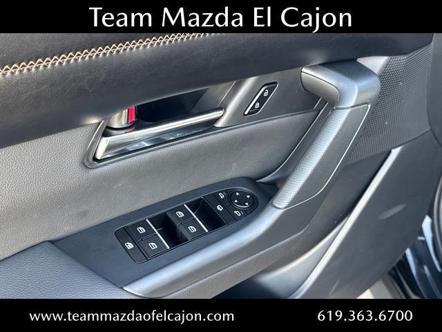 2025 Mazda CX-50 2.5 S Premium Plus Package Image 22 of 24