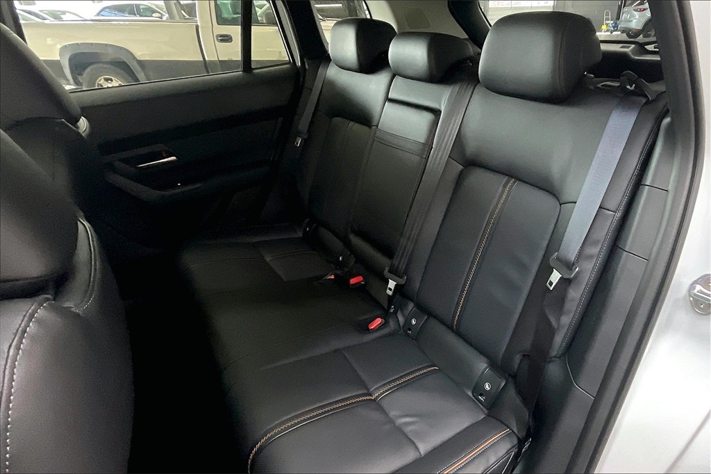 Vehicle image 10 of 12