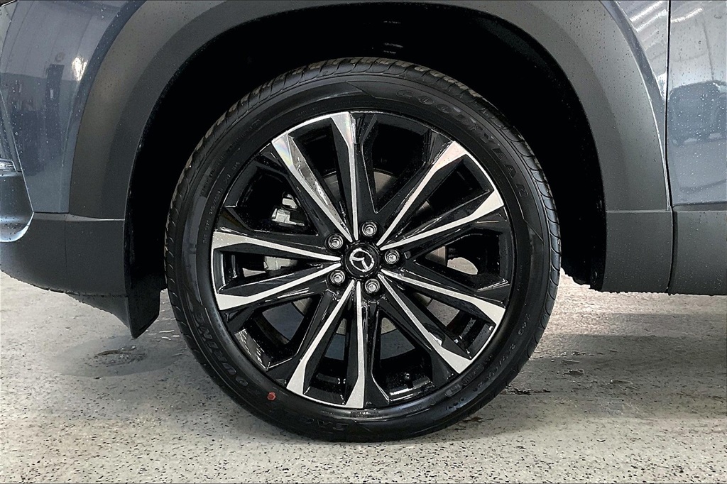 Vehicle image 6 of 12