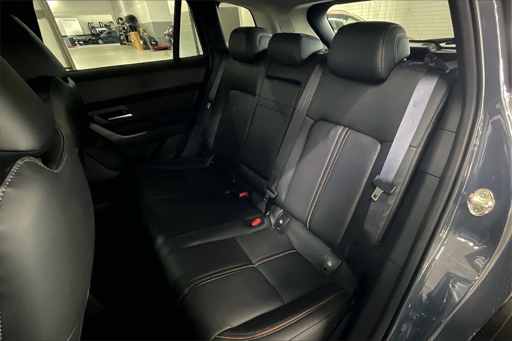 Vehicle image 7 of 12