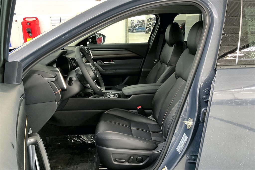 Vehicle image 8 of 12