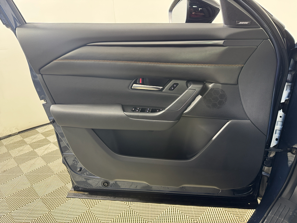 Vehicle image 29 of 36