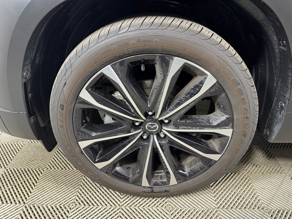 Vehicle image 34 of 36