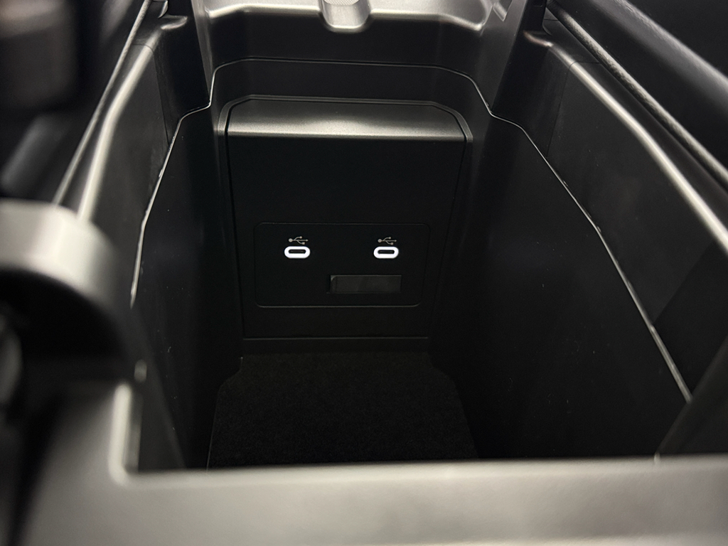 Vehicle image 27 of 36