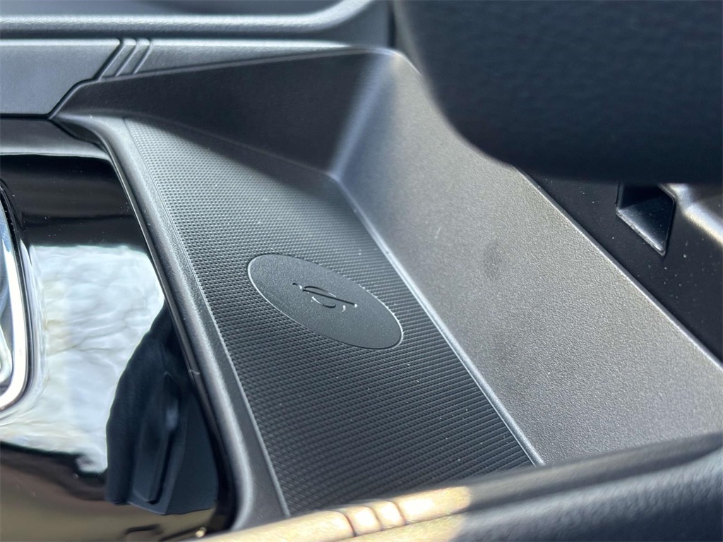 Vehicle image 25 of 34