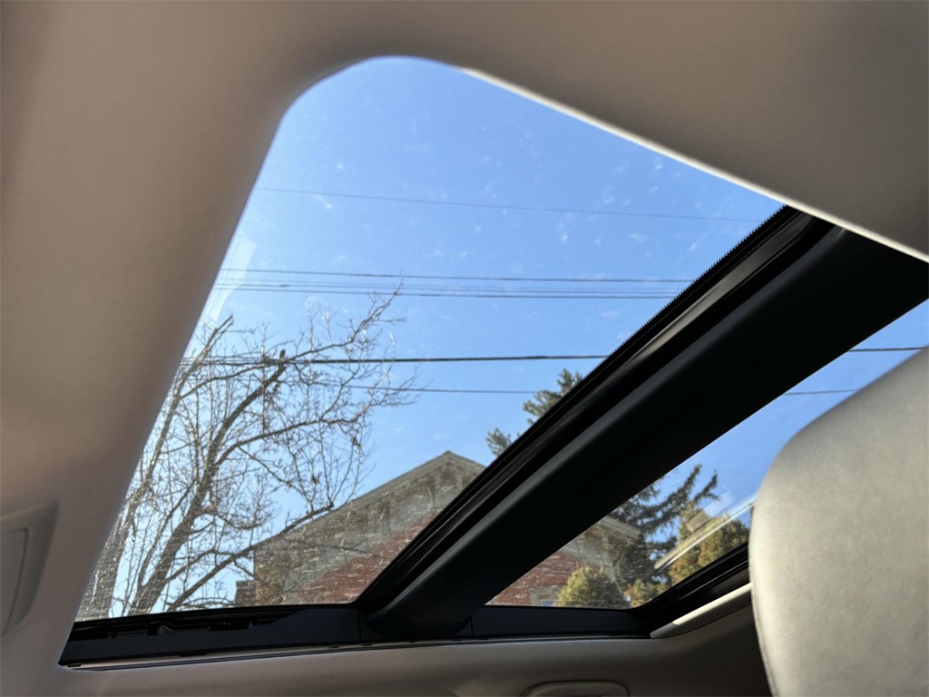 Vehicle image 11 of 34