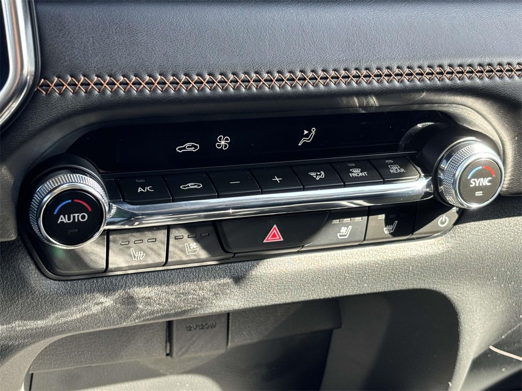Vehicle image 22 of 34